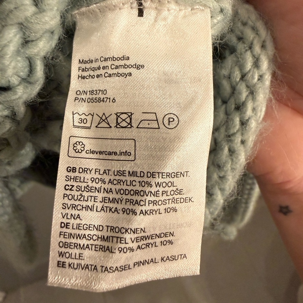 H&M sweater - Picture 3 of 4
